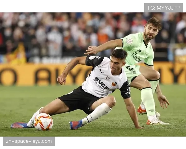 西甲争冠天平48小时戏剧性反转，巴萨登顶皇马遭绝杀